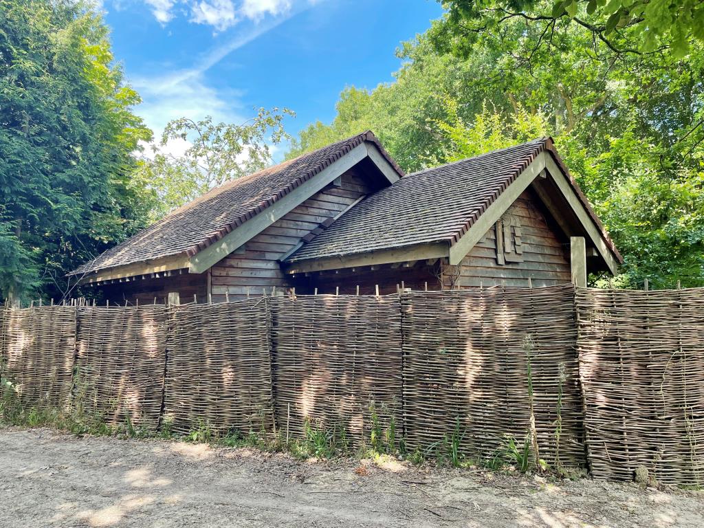 Lot: 78 - DETACHED TIMBER FRAME BARN - Wooden barn